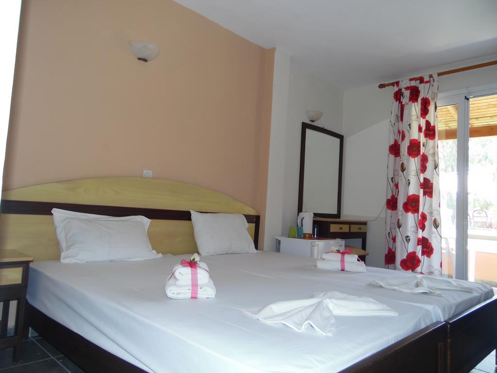 Tellis Holiday Rooms Moraitika Quarto foto